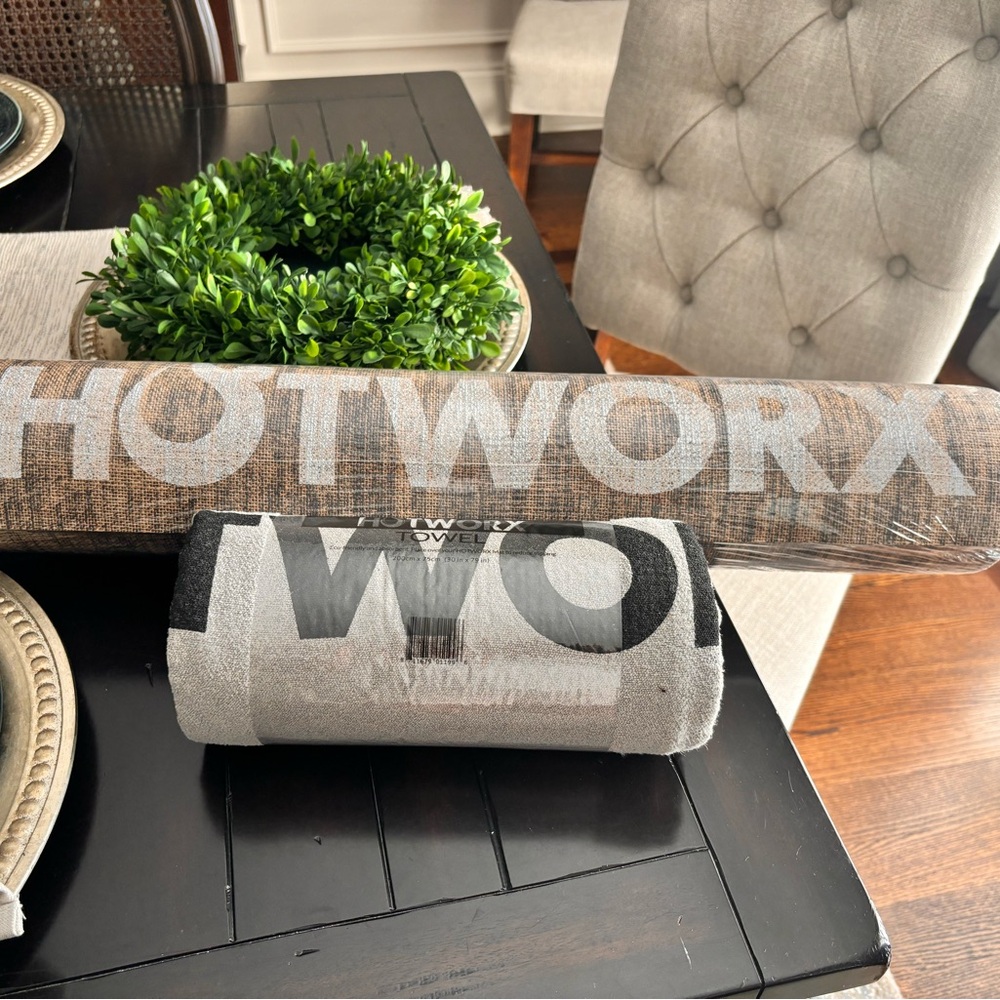 New- never opened Hotworx Mat and towel set.